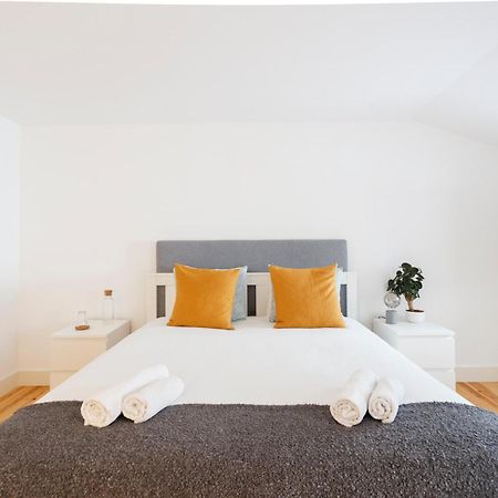 Suite In Cozy Apartment In Chiado In Shared House Lisabona Exterior foto