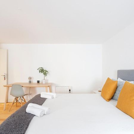 Suite In Cozy Apartment In Chiado In Shared House Lisabona Exterior foto