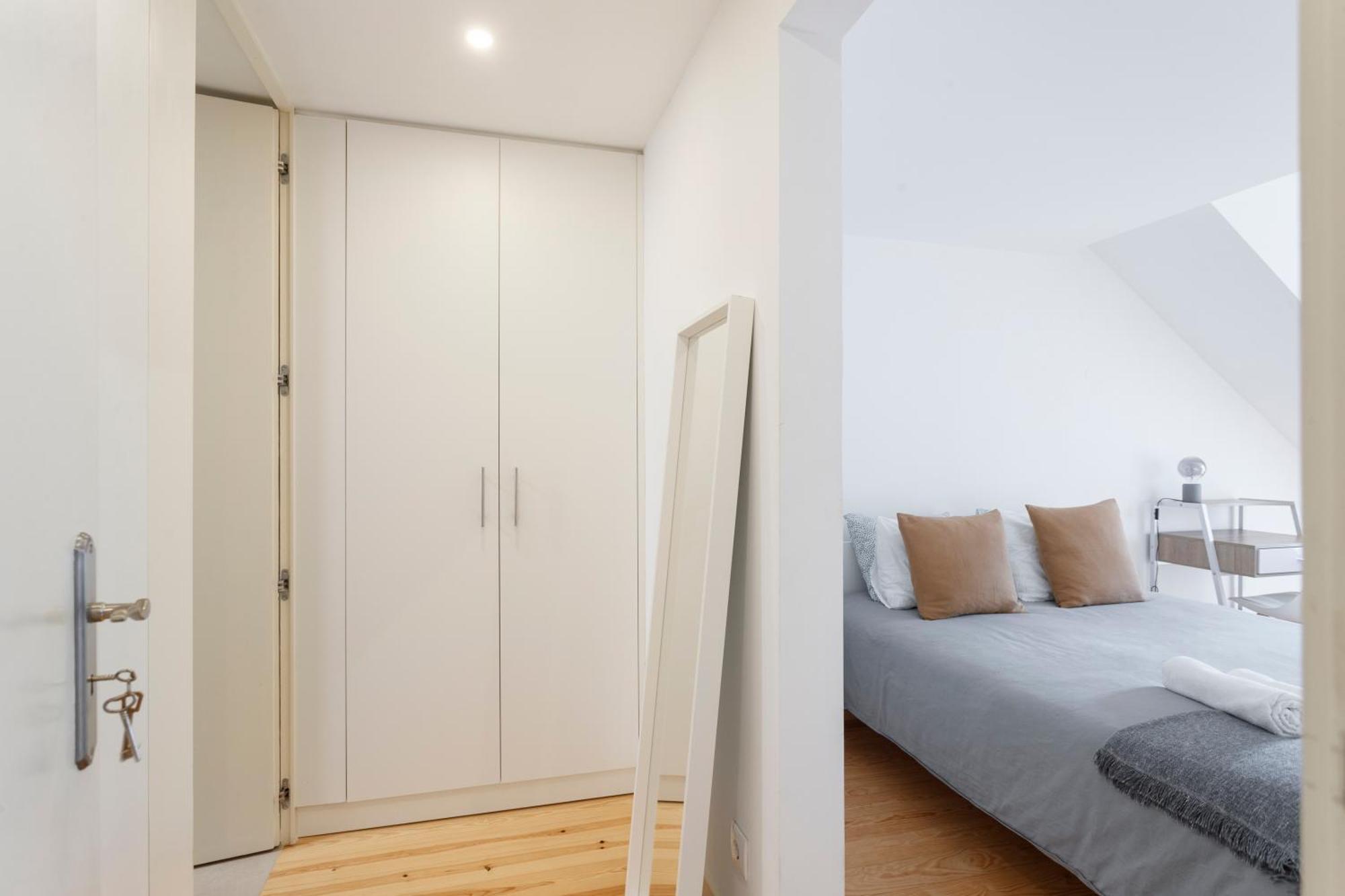 Suite In Cozy Apartment In Chiado In Shared House Lisabona Exterior foto