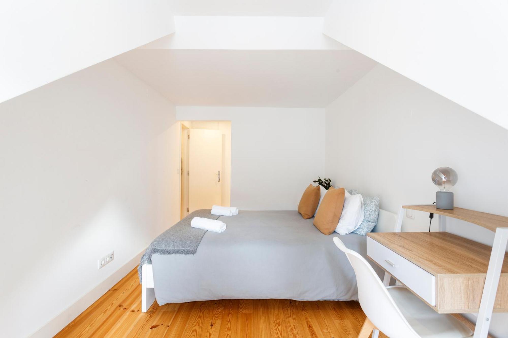 Suite In Cozy Apartment In Chiado In Shared House Lisabona Exterior foto