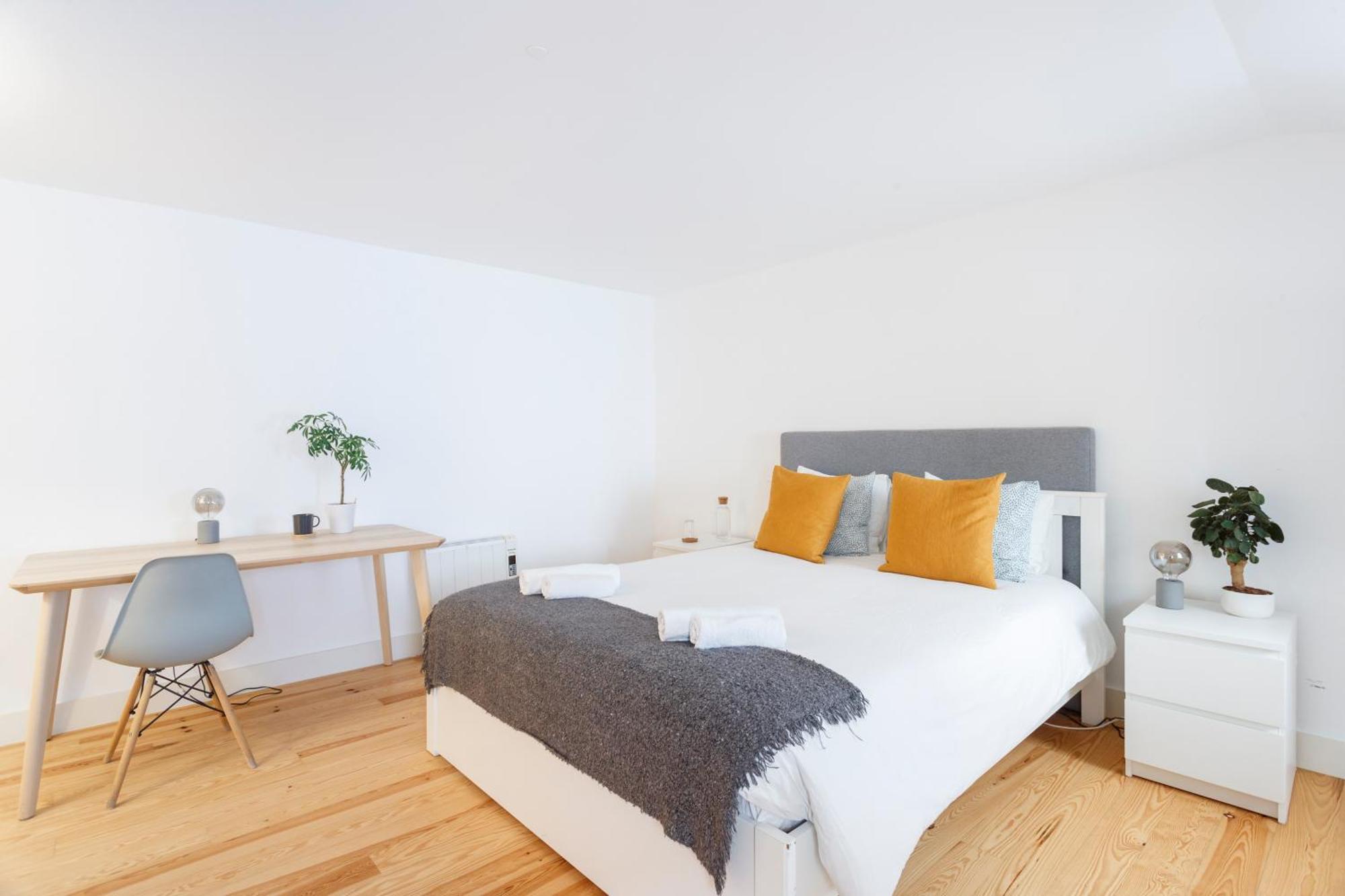 Suite In Cozy Apartment In Chiado In Shared House Lisabona Exterior foto