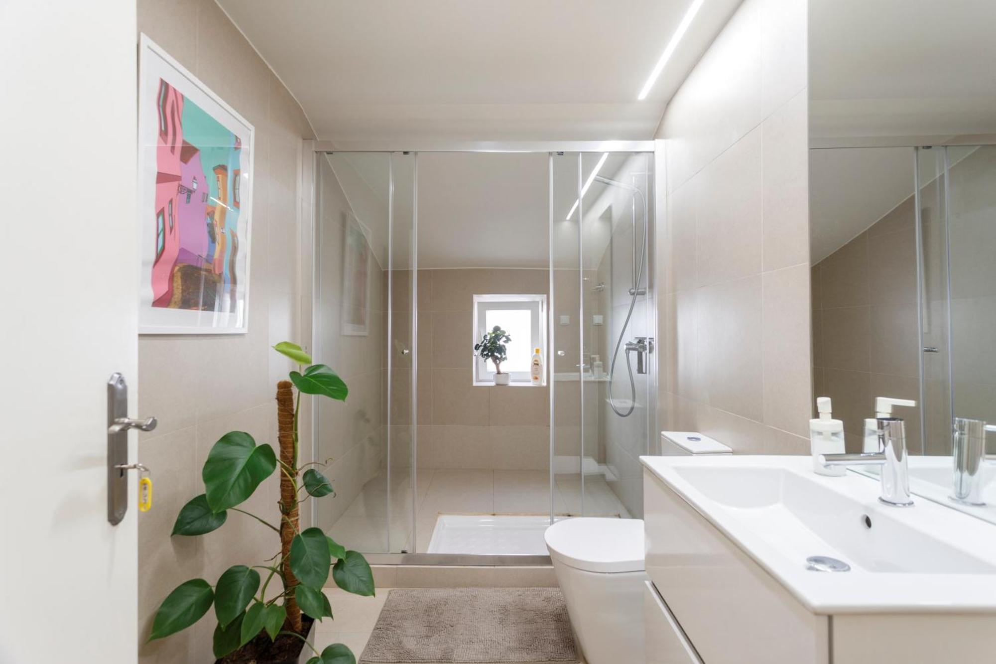 Suite In Cozy Apartment In Chiado In Shared House Lisabona Exterior foto