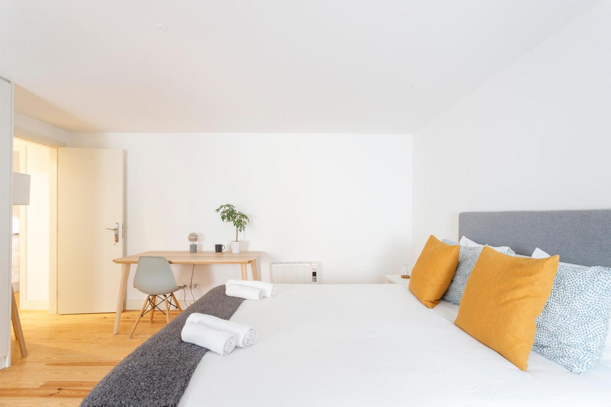 Suite In Cozy Apartment In Chiado In Shared House Lisabona Exterior foto