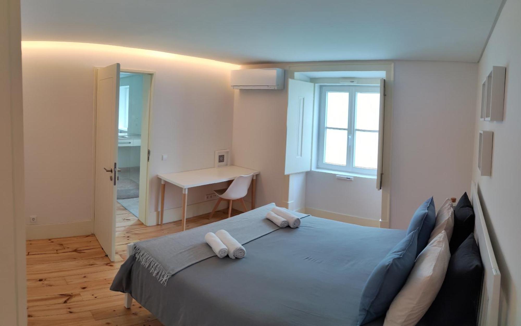 Suite In Cozy Apartment In Chiado In Shared House Lisabona Exterior foto